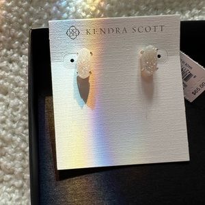🆕Kendra Scott Betty Gold Studs in Iridescent Drusy.